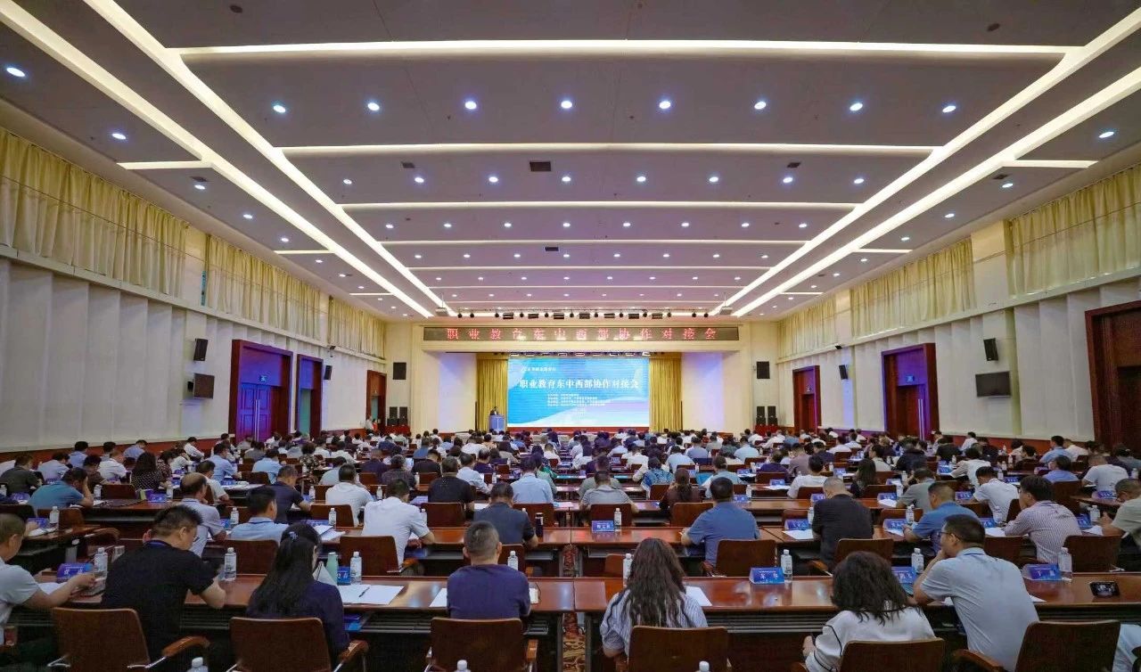 职业教育东中西部协作对接会在张掖市举..