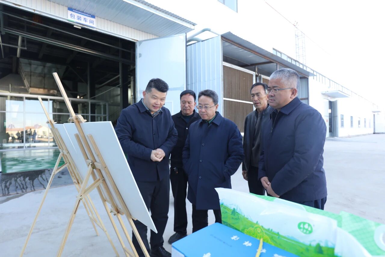 卢小亨在民乐县宣讲党的二十届四中全会..