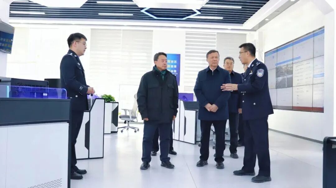卢小亨叶尔波力·孜汗调研公安工作并慰..