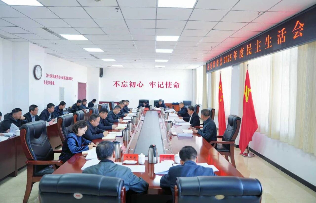 卢小亨在参加指导甘州区委常委会202..