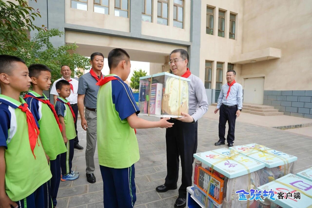 李兴华调研少先队工作并检查督导高考准备及群众身边不..